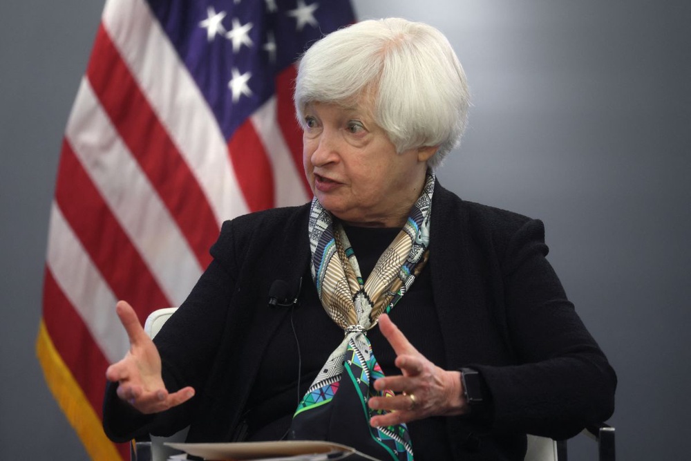 yellen says economy on soft landing path fed s policy rate will